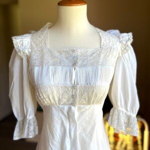 ☾ Vintage white cotton nightgown, dressing gown, slip with lace detail